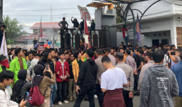 Mahasiswa Demo Tolak Perguruan Tinggi Kelola Tambang, Tak Ada Anggota Dewan yang Menemui