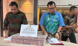 Kejati Kaltim Tunjukkan Uang Rp2,5 Miliar dari Kasus Korupsi di Perusda BKS