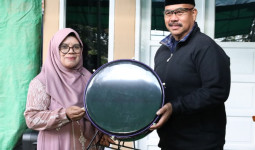 Bupati Kukar Serahkan Bantuan Alat Hadrah dan Dorong Pemberdayaan Majelis Taklim