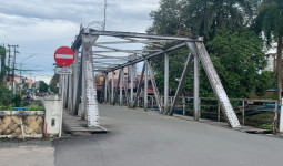 Rencana Jembatan Besi Dievaluasi, Pemkab Kukar Pertimbangkan Lokasi Alternatif dan Penataan Sungai