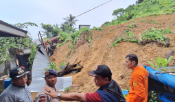 Tragedi Longsor di Samarinda: Satu Keluarga Diduga Tertimbun di Gang Bulu Tangkis