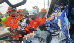 Kecelakaan Maut di KM 13 Kariangau, Korban Dievakuasi Tim SAR dengan Alat Berat