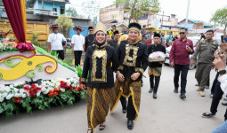Pawai Taaruf MTQ Kaltim: Penampilan Kafilah Kukar Curi Perhatian