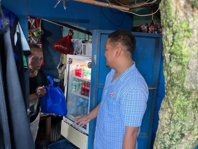 Dari Hati, Dedet Yuniar Giatkan Kerja Bakti dan Penyaluran Sembako