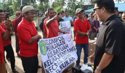 Pemkab Kukar Salurkan Bantuan Bagi Nelayan dan Petani di Muara Jawa