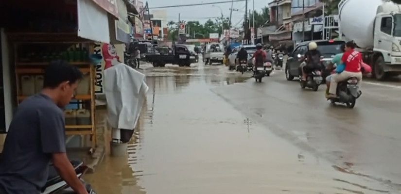 Genangan Air di Sempaja Selatan Diduga Akibat Drainase Baru yang Tersumbat