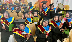31 Lansia Wisuda Senior School Husnul Khotimah, Dorong Lansia Tetap Aktif dan Berdaya